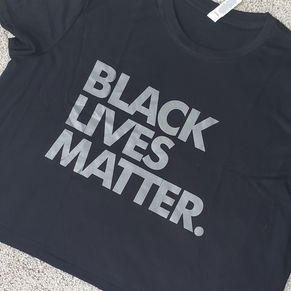 🚫SOLD🚫 NEW, BLACK LIVES MATTER crop top - Picture 7 of 8
